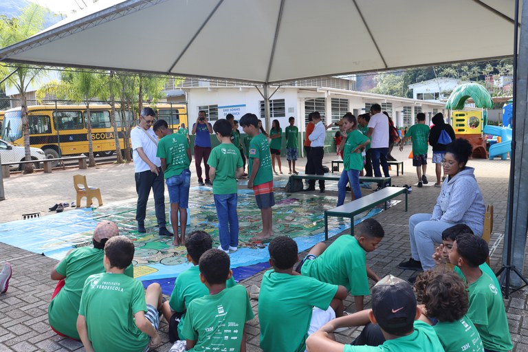 Pesquisadores do Cemaden e estudantes do Programa de Pós-graduação em Desastres Naturais - Unesp/Cemaden - estiveram realizando atividades de extensão sobre redução do risco de desastres no Instituto Verdescola, em São Sebastião - SP. O instituto funcionou como abrigo e como base local para ações de resposta e atendimento no desastre 2023.
